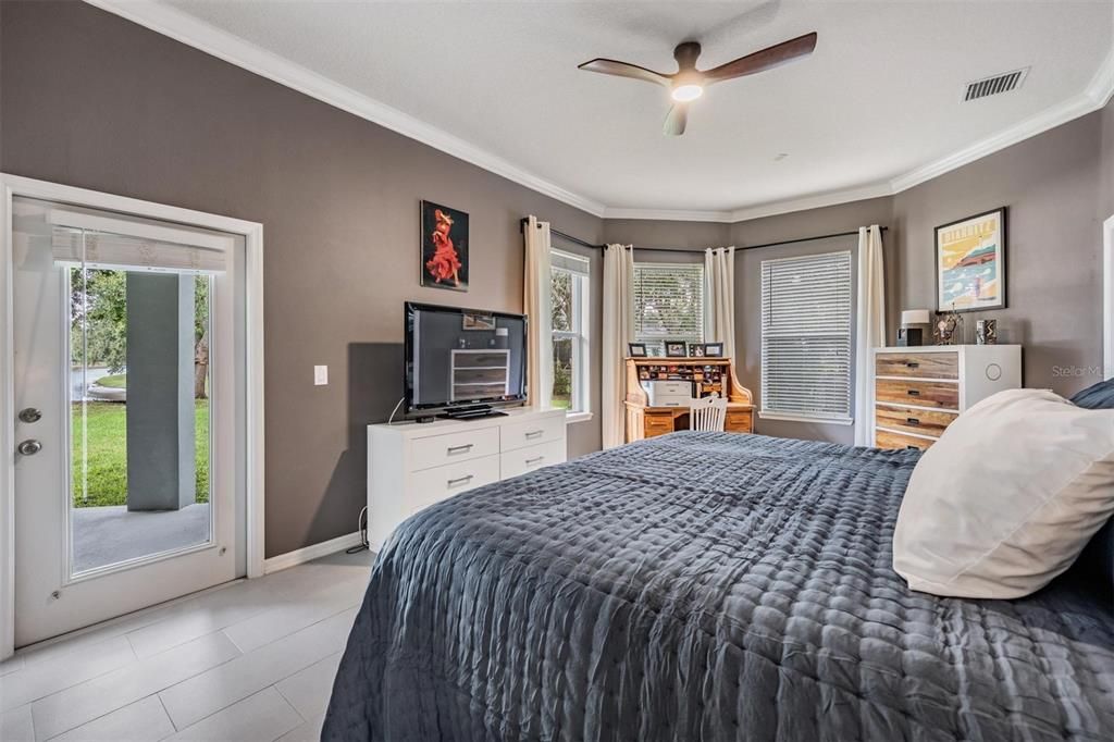 For Sale: $1,225,000 (5 beds, 3 baths, 3073 Square Feet)