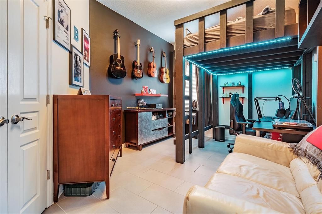 For Sale: $1,225,000 (5 beds, 3 baths, 3073 Square Feet)