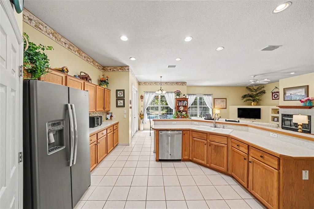 For Sale: $649,000 (3 beds, 2 baths, 2288 Square Feet)