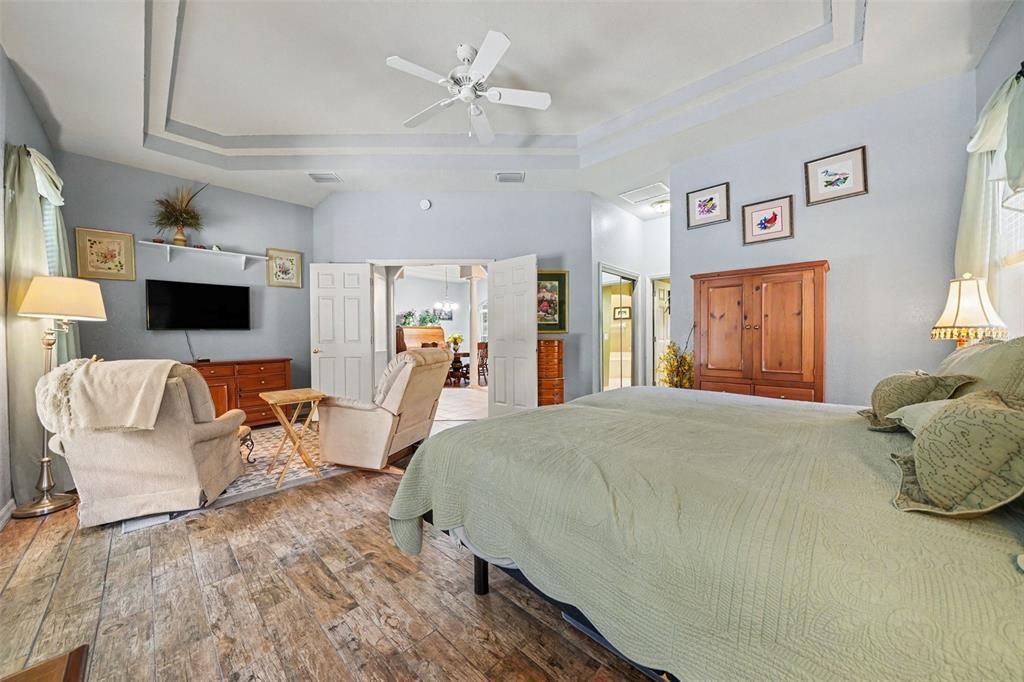 For Sale: $649,000 (3 beds, 2 baths, 2288 Square Feet)