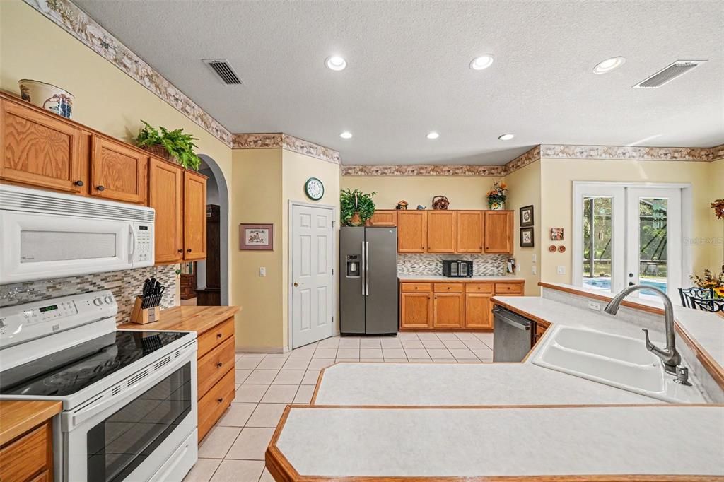 For Sale: $649,000 (3 beds, 2 baths, 2288 Square Feet)