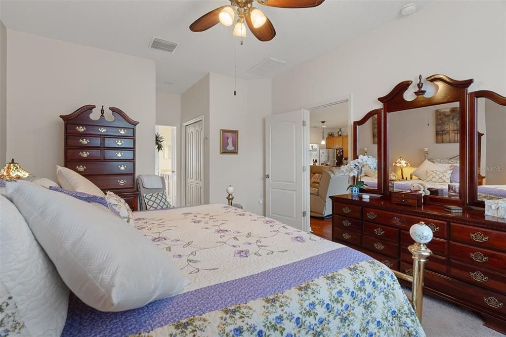 En Venta: $354,900 (4 camas, 2 baños, 2172 Pies cuadrados)