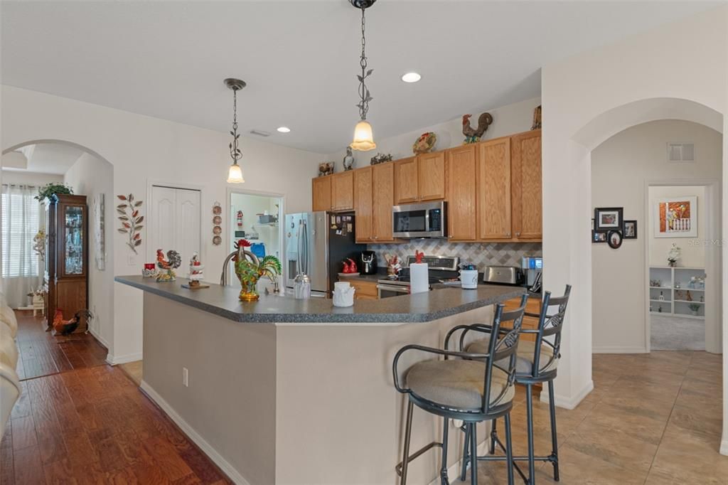 En Venta: $354,900 (4 camas, 2 baños, 2172 Pies cuadrados)