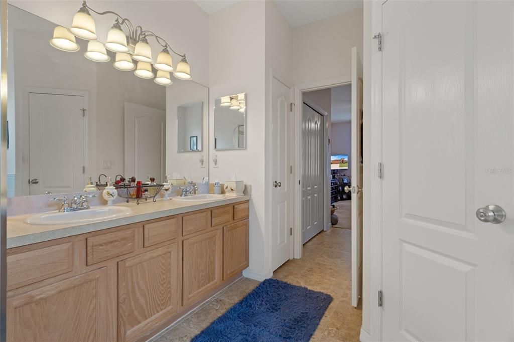 En Venta: $354,900 (4 camas, 2 baños, 2172 Pies cuadrados)