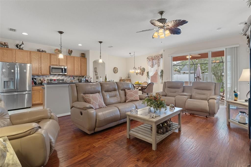 En Venta: $354,900 (4 camas, 2 baños, 2172 Pies cuadrados)
