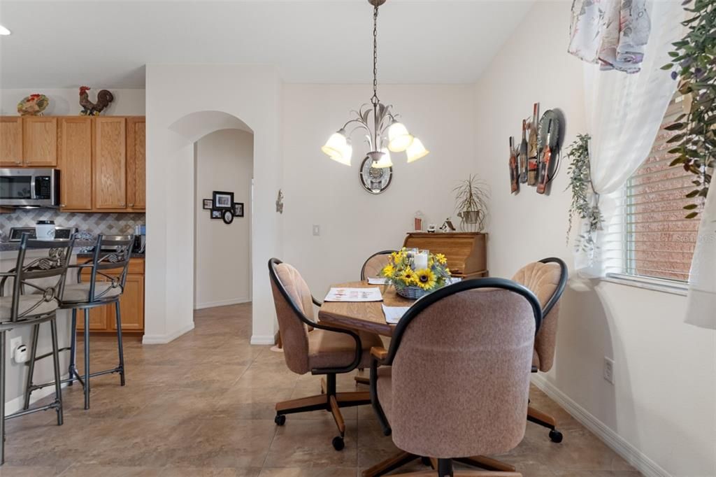 En Venta: $354,900 (4 camas, 2 baños, 2172 Pies cuadrados)