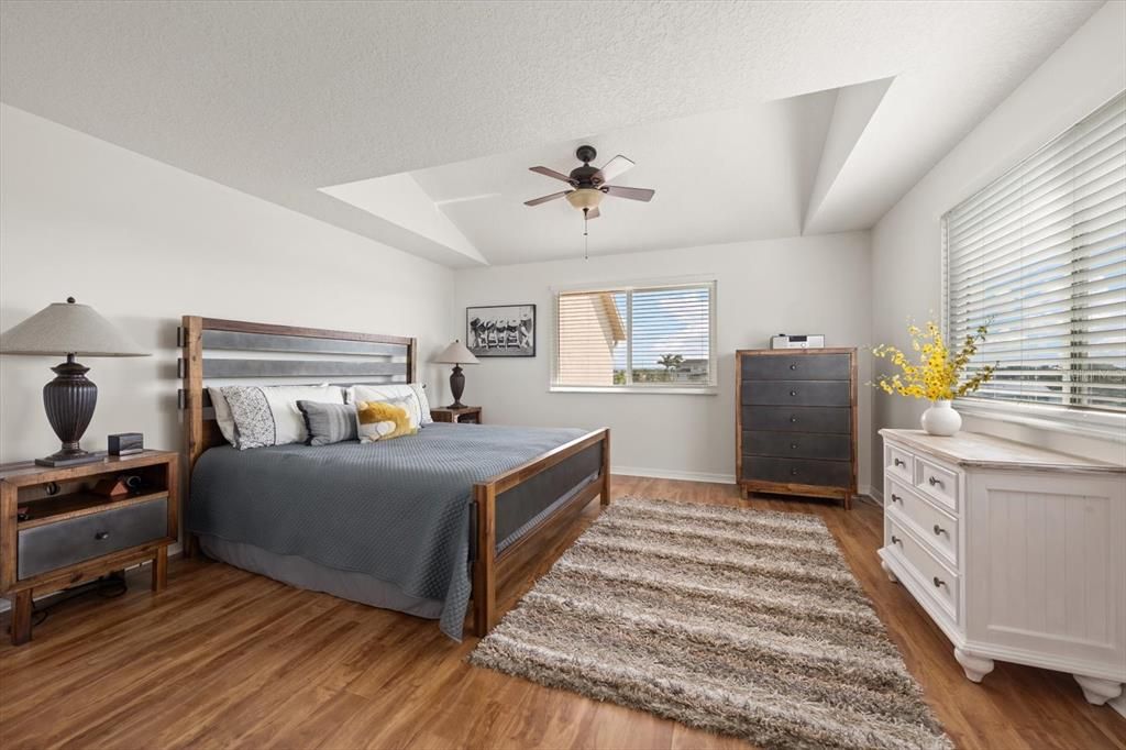 For Sale: $849,000 (3 beds, 3 baths, 2200 Square Feet)