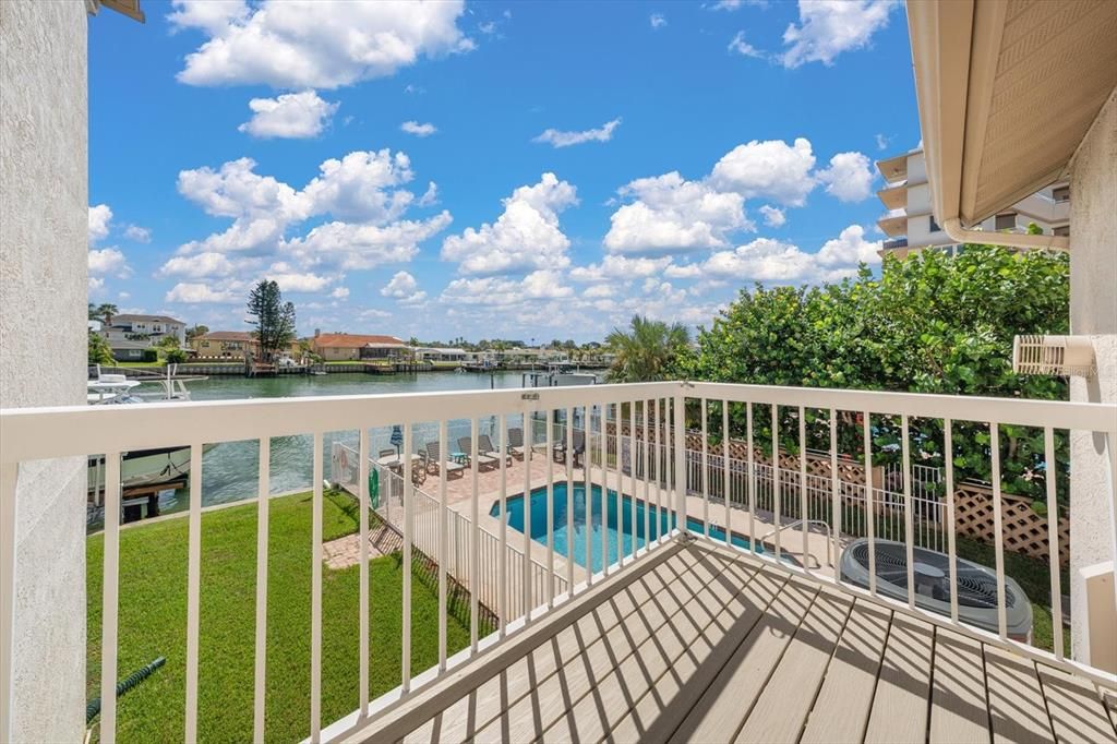 For Sale: $849,000 (3 beds, 3 baths, 2200 Square Feet)