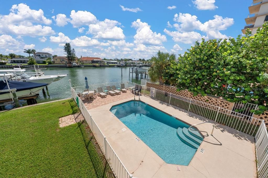 For Sale: $849,000 (3 beds, 3 baths, 2200 Square Feet)