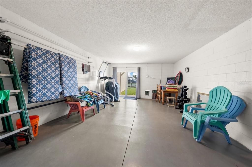 For Sale: $849,000 (3 beds, 3 baths, 2200 Square Feet)