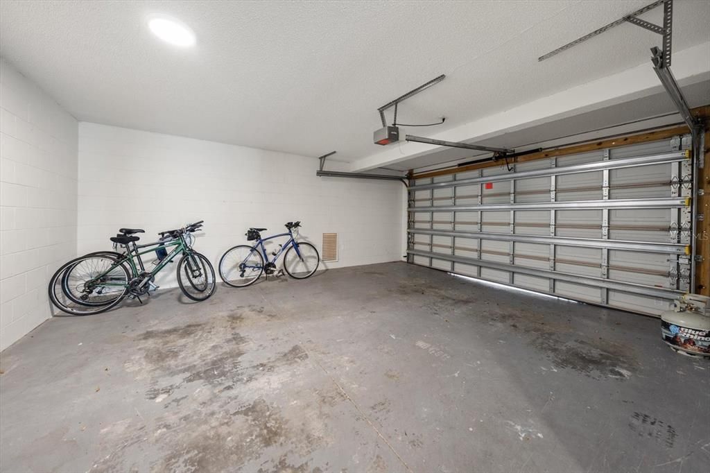 For Sale: $849,000 (3 beds, 3 baths, 2200 Square Feet)
