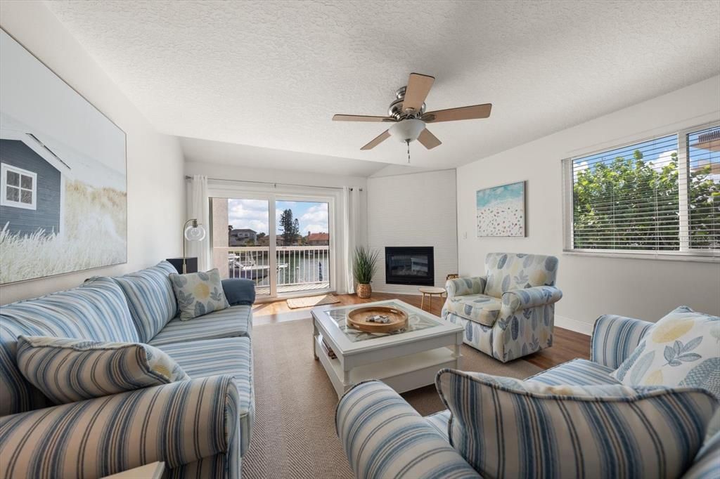 For Sale: $849,000 (3 beds, 3 baths, 2200 Square Feet)