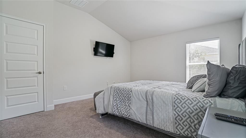 For Rent: $3,000 (3 beds, 2 baths, 1807 Square Feet)