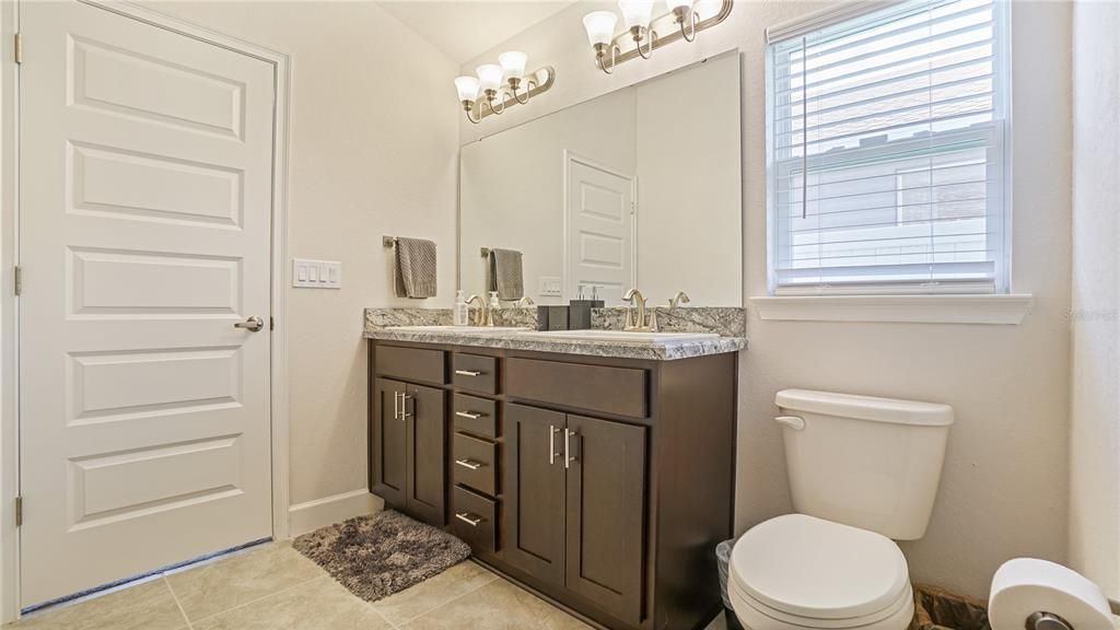 For Rent: $3,000 (3 beds, 2 baths, 1807 Square Feet)