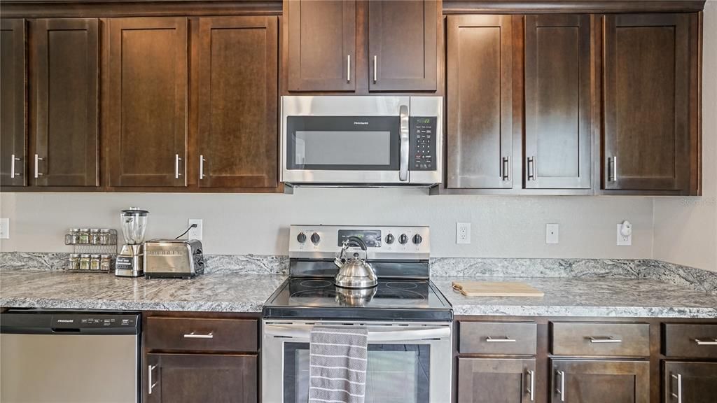 For Rent: $3,000 (3 beds, 2 baths, 1807 Square Feet)