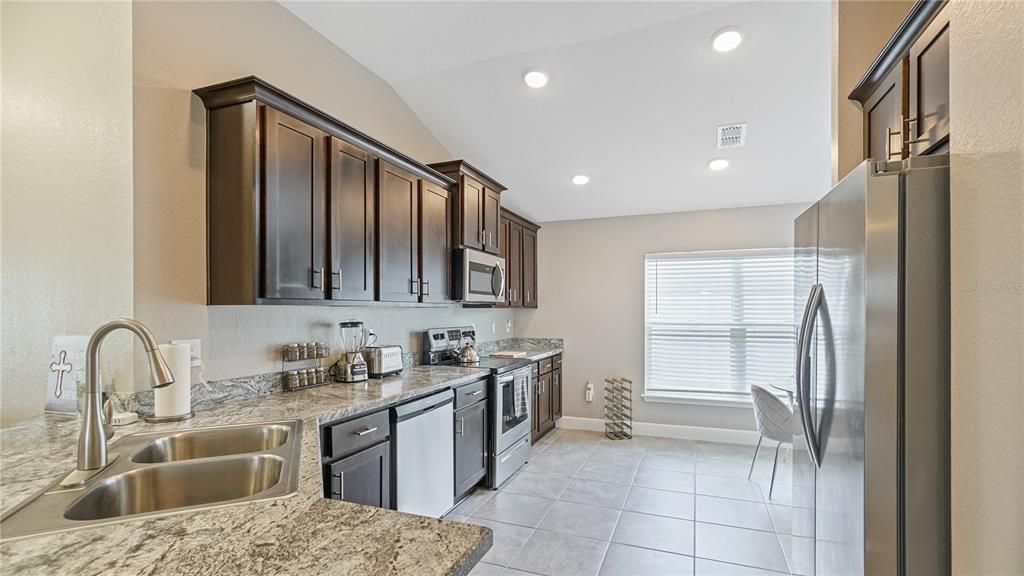 For Rent: $3,000 (3 beds, 2 baths, 1807 Square Feet)