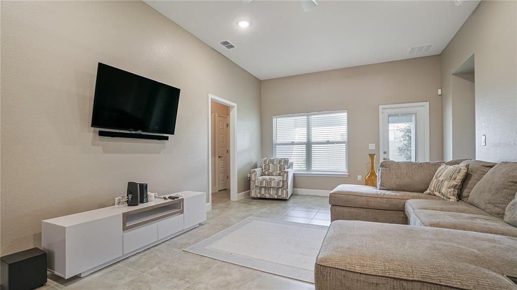 For Rent: $3,000 (3 beds, 2 baths, 1807 Square Feet)