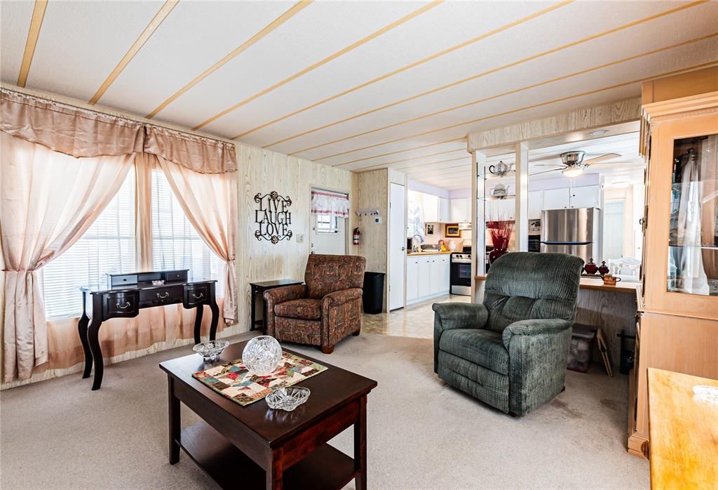 For Sale: $124,900 (2 beds, 2 baths, 1260 Square Feet)