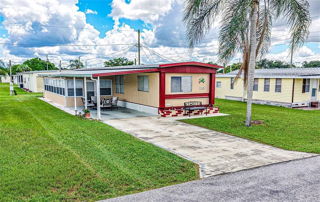 For Sale: $124,900 (2 beds, 2 baths, 1260 Square Feet)