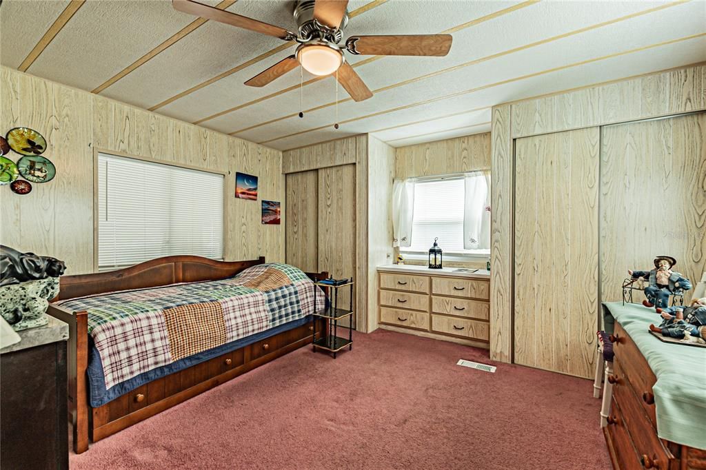 For Sale: $124,900 (2 beds, 2 baths, 1260 Square Feet)