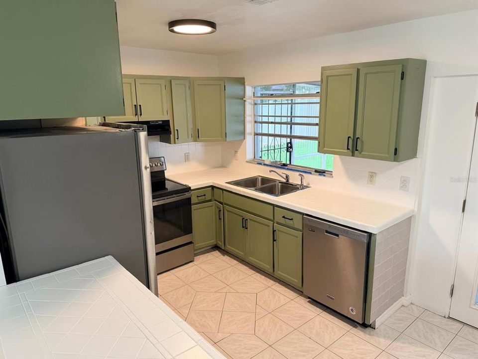 For Rent: $2,600 (4 beds, 2 baths, 1500 Square Feet)