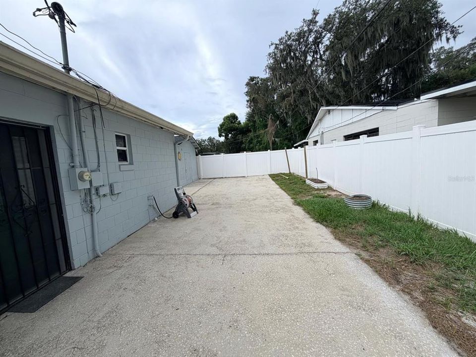 For Rent: $2,600 (4 beds, 2 baths, 1500 Square Feet)