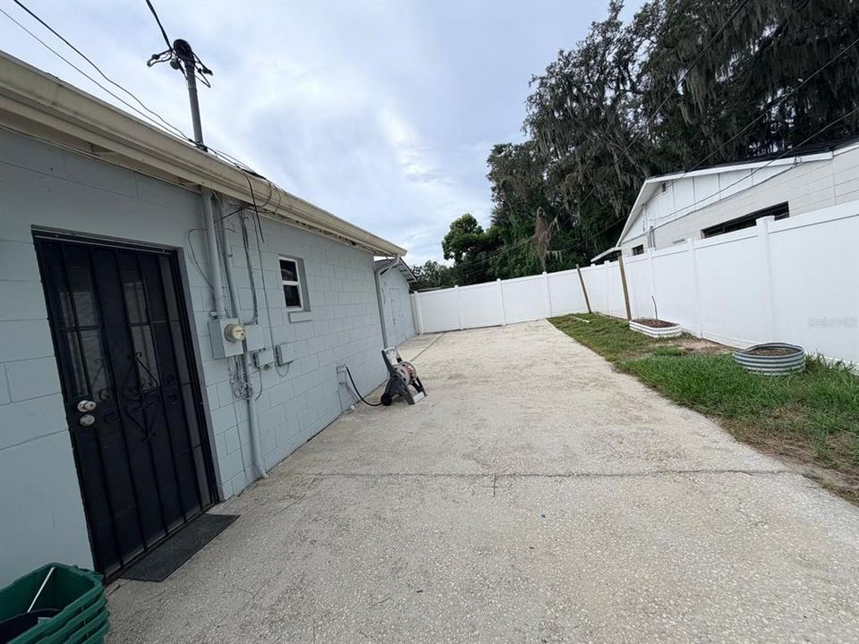 For Rent: $2,600 (4 beds, 2 baths, 1500 Square Feet)