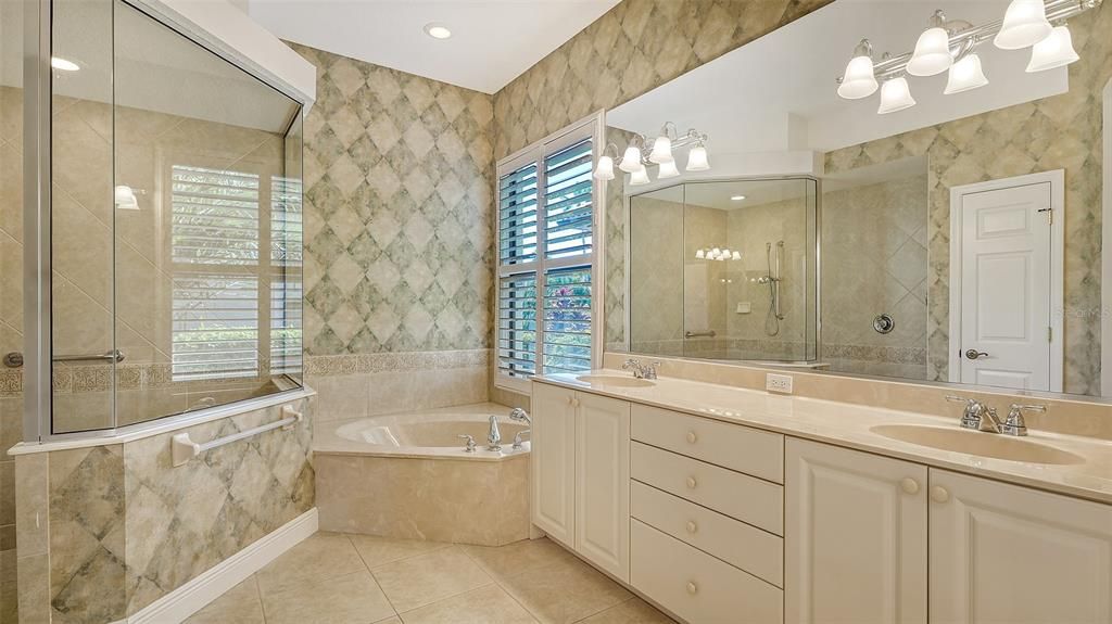 Под контрактом: $899,000 (3 спален, 3 ванн, 2673 Квадратных фут)