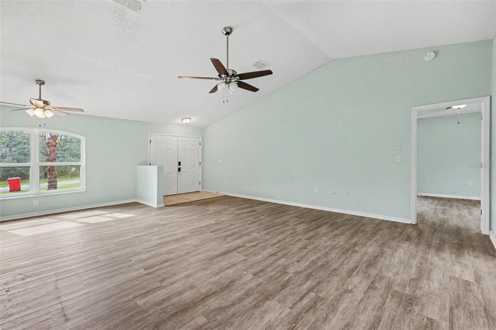 For Sale: $295,500 (3 beds, 2 baths, 1744 Square Feet)