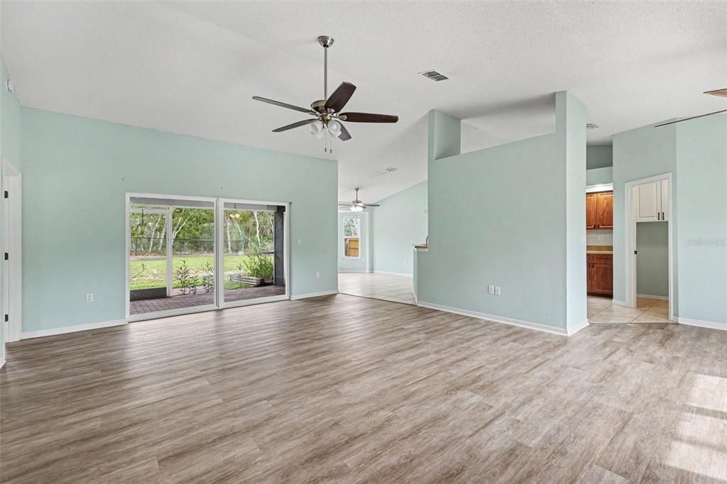 For Sale: $295,500 (3 beds, 2 baths, 1744 Square Feet)