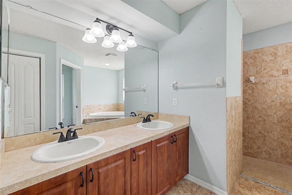 For Sale: $295,500 (3 beds, 2 baths, 1744 Square Feet)