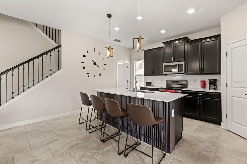 For Rent: $2,600 (3 beds, 2 baths, 2076 Square Feet)
