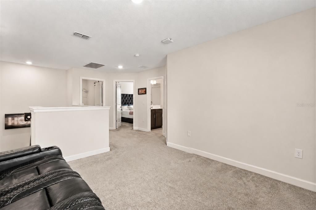 For Rent: $2,600 (3 beds, 2 baths, 2076 Square Feet)