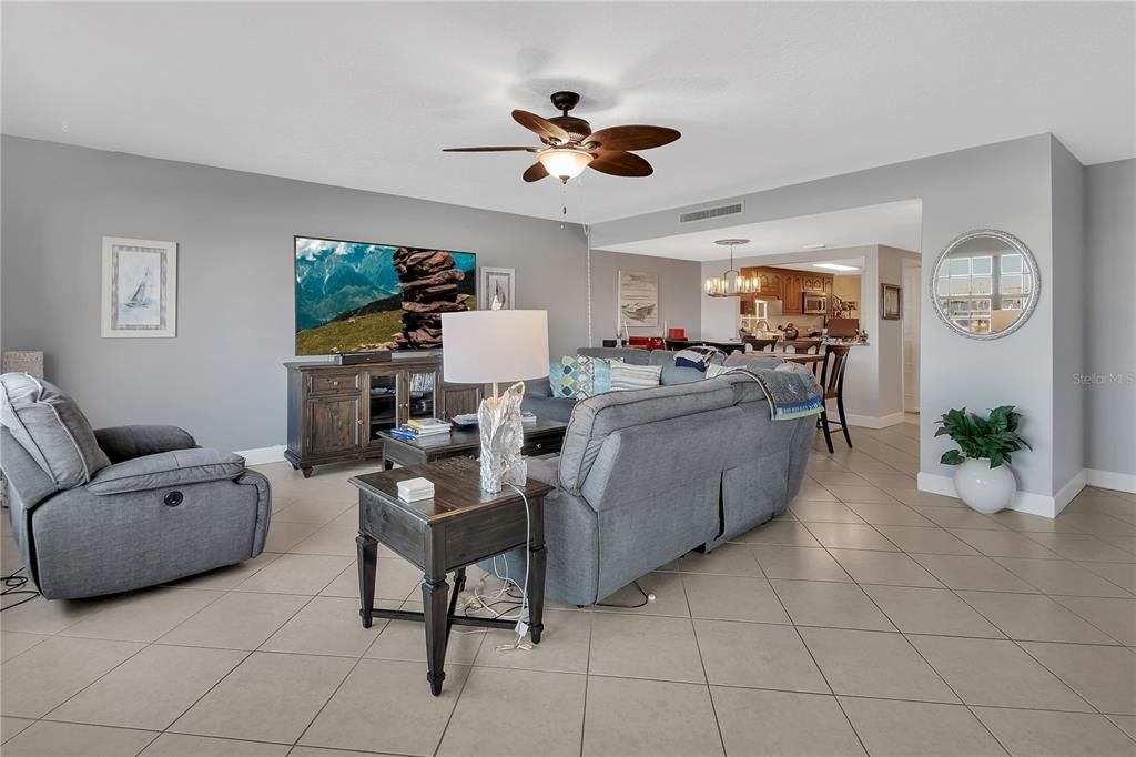 En Venta: $359,900 (2 camas, 2 baños, 1500 Pies cuadrados)