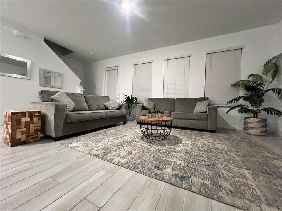 For Rent: $2,800 (3 beds, 2 baths, 2100 Square Feet)