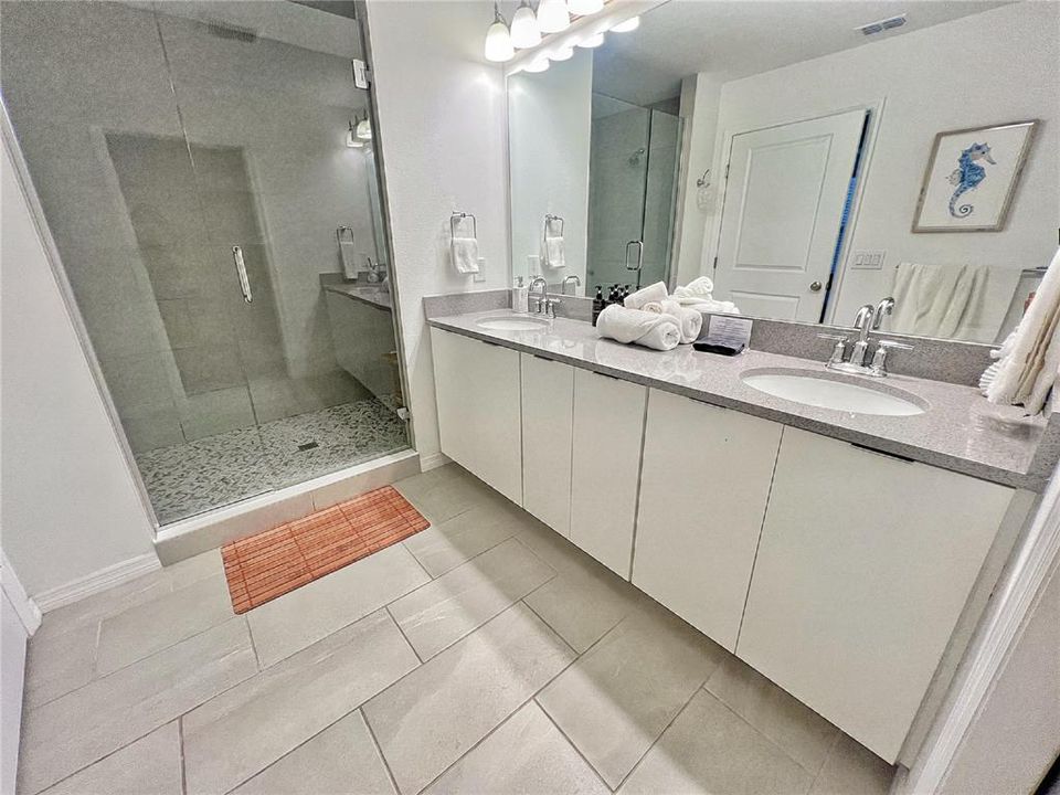 For Rent: $2,800 (3 beds, 2 baths, 2100 Square Feet)