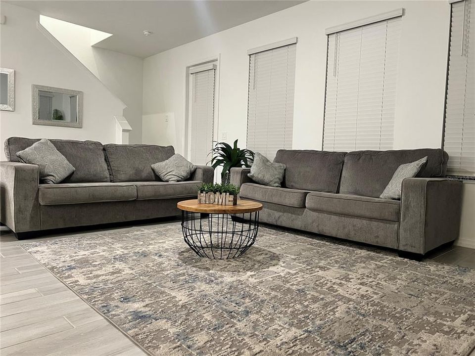 For Rent: $2,800 (3 beds, 2 baths, 2100 Square Feet)