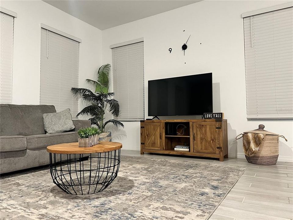 For Rent: $2,800 (3 beds, 2 baths, 2100 Square Feet)