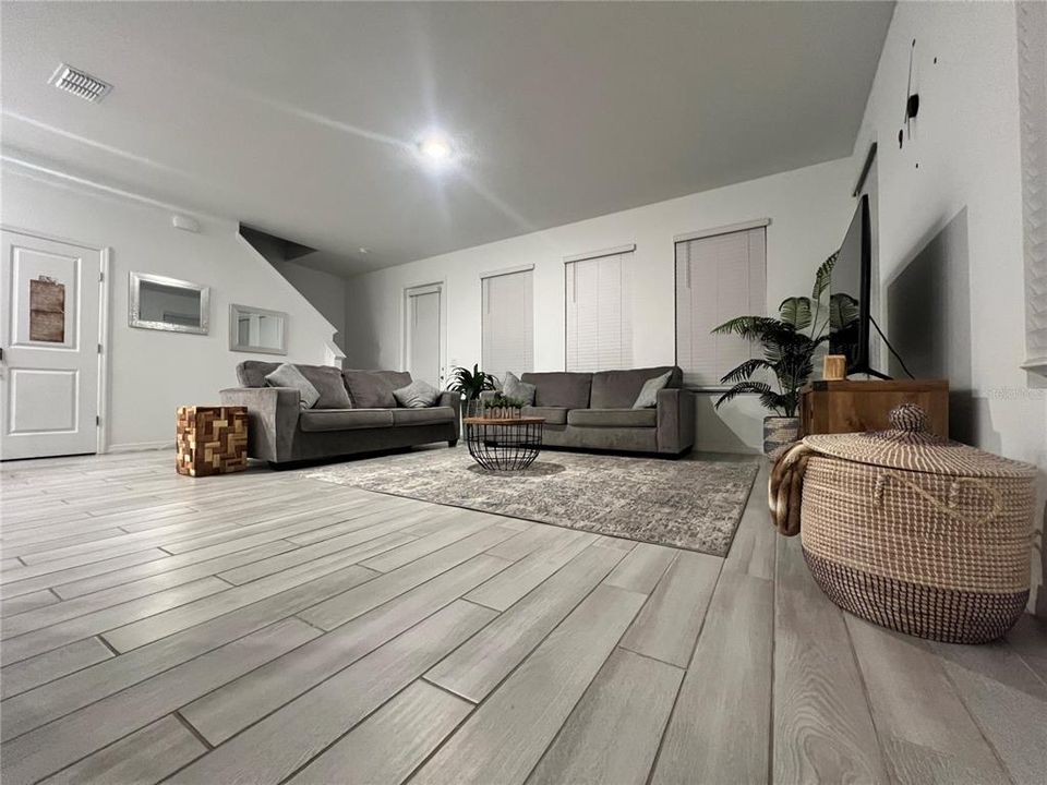 For Rent: $2,800 (3 beds, 2 baths, 2100 Square Feet)