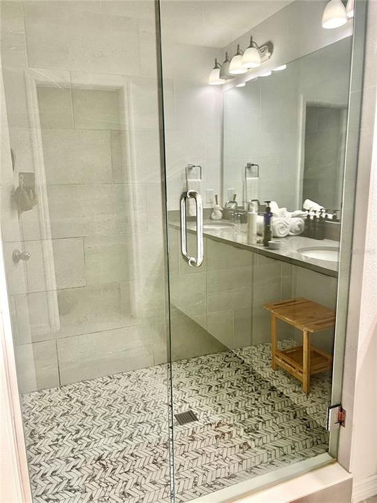 For Rent: $2,800 (3 beds, 2 baths, 2100 Square Feet)