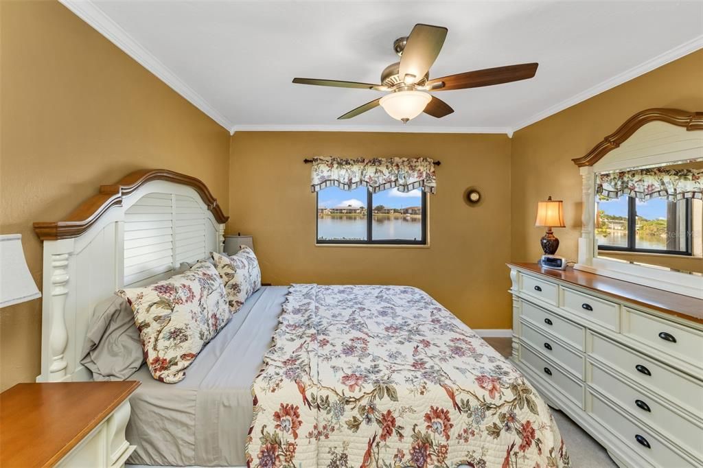 Active With Contract: $149,000 (2 beds, 2 baths, 886 Square Feet)