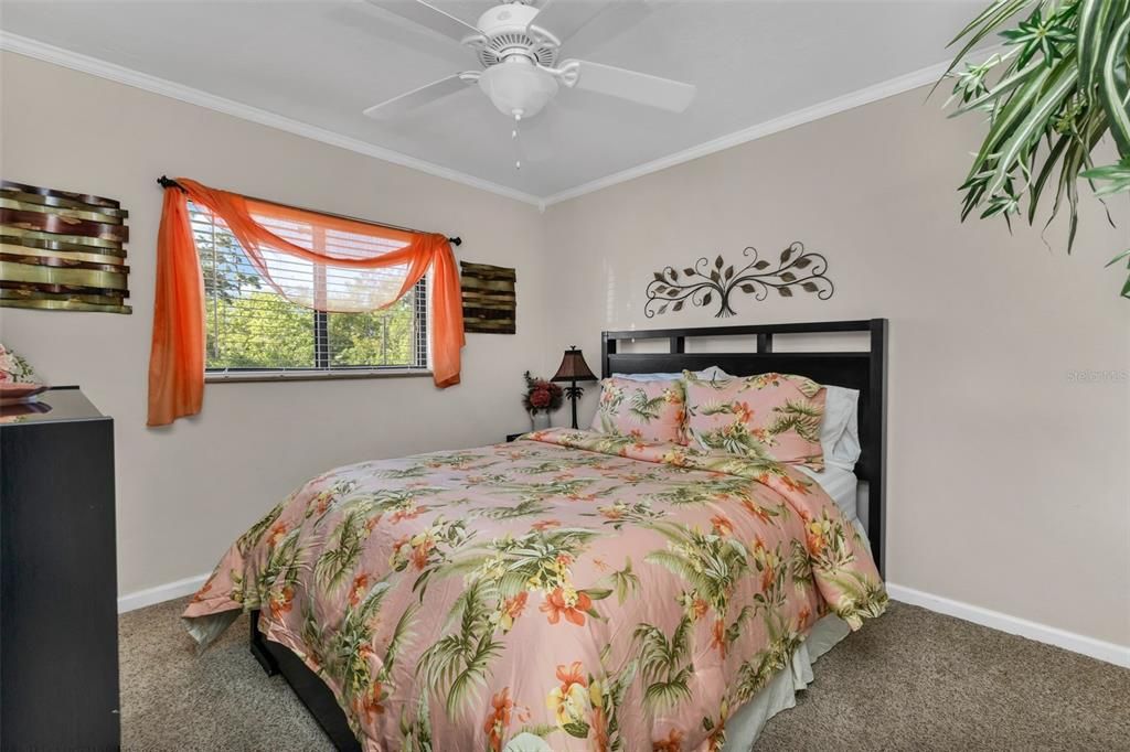 Active With Contract: $149,000 (2 beds, 2 baths, 886 Square Feet)