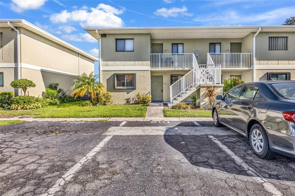 Active With Contract: $149,000 (2 beds, 2 baths, 886 Square Feet)