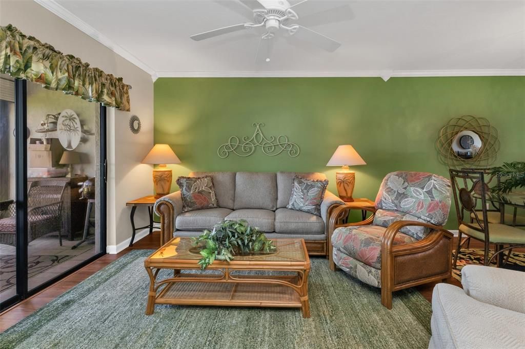 Active With Contract: $149,000 (2 beds, 2 baths, 886 Square Feet)