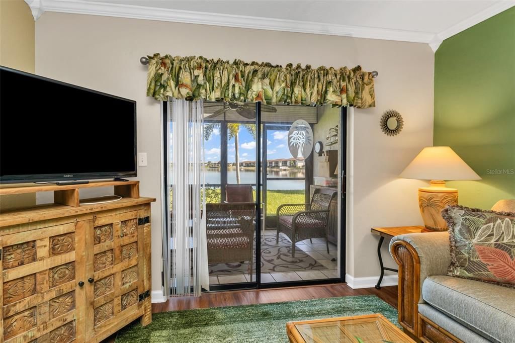 Active With Contract: $149,000 (2 beds, 2 baths, 886 Square Feet)