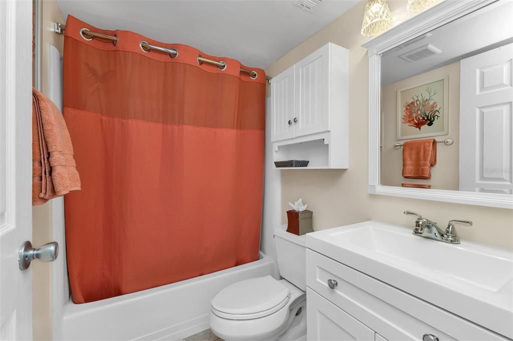 Active With Contract: $149,000 (2 beds, 2 baths, 886 Square Feet)