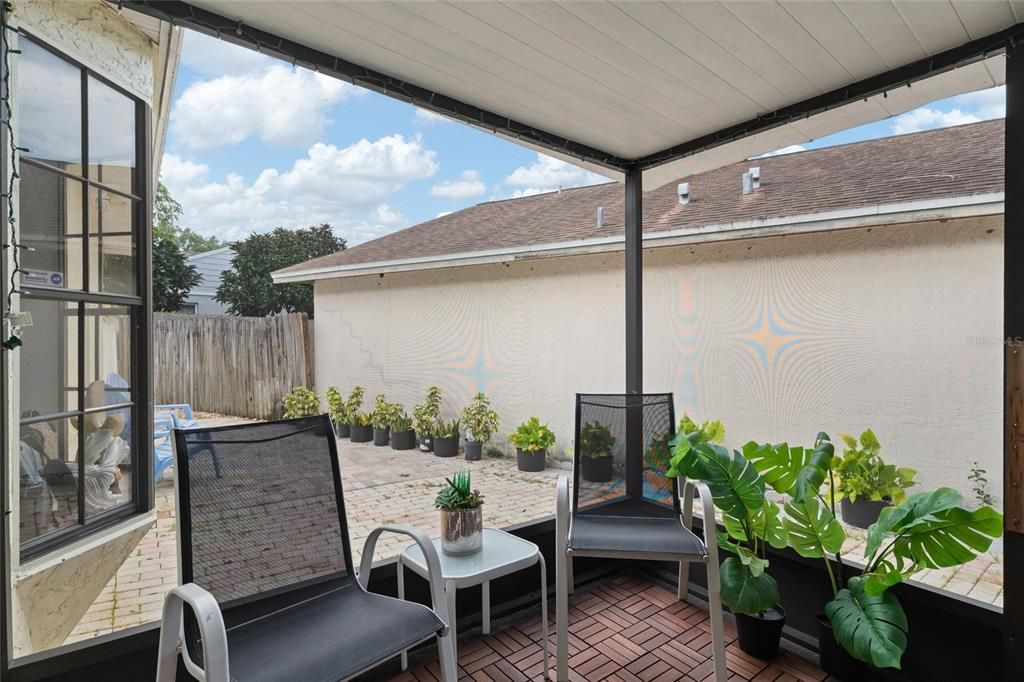 For Sale: $334,737 (2 beds, 2 baths, 931 Square Feet)