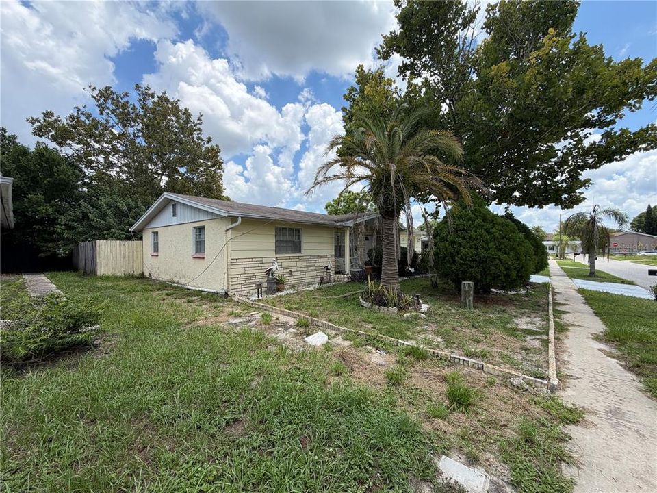 For Sale: $170,000 (3 beds, 2 baths, 1140 Square Feet)