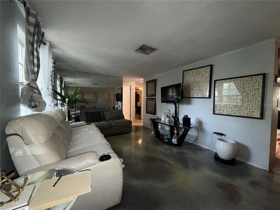 For Sale: $170,000 (3 beds, 2 baths, 1140 Square Feet)
