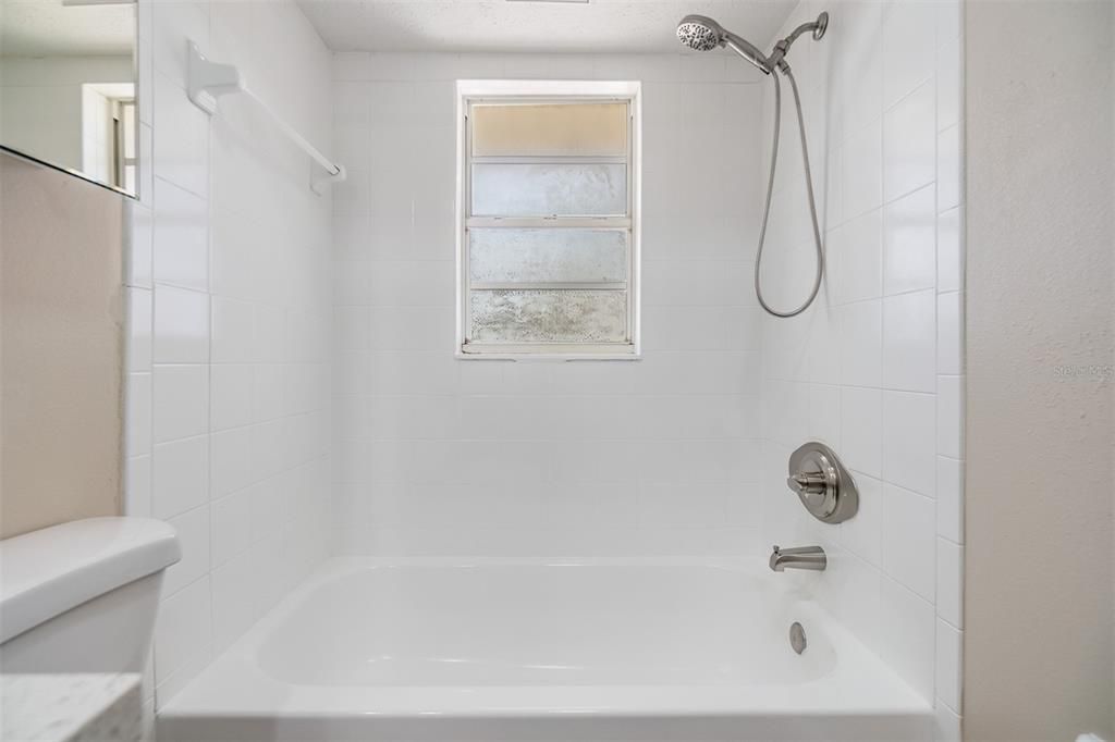 For Rent: $1,450 (2 beds, 1 baths, 850 Square Feet)